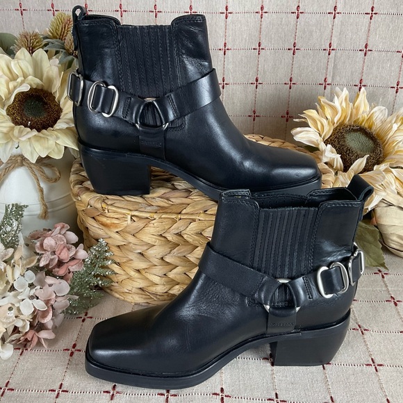 Sam Edelman “Bellamie” Black Leather Chunky Heel Ankle Bootie Square Toe Sz 5.5 - Picture 2 of 5